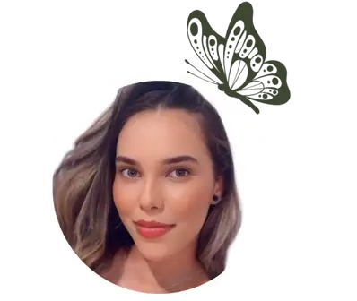 Vitória Figueredo com uma borboleta